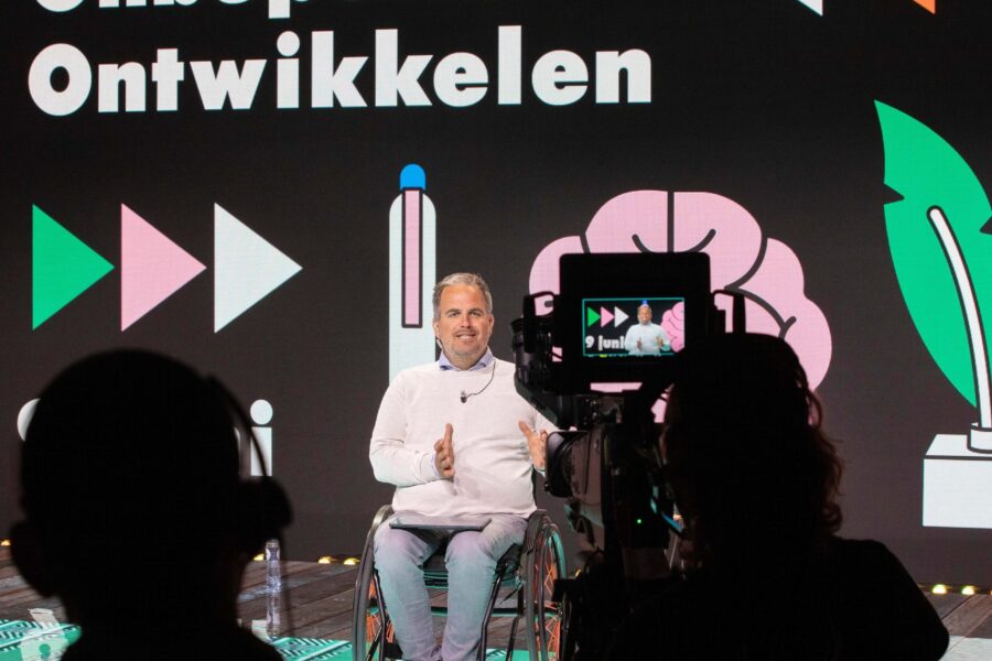 spreker veerkracht pers niek van den adel